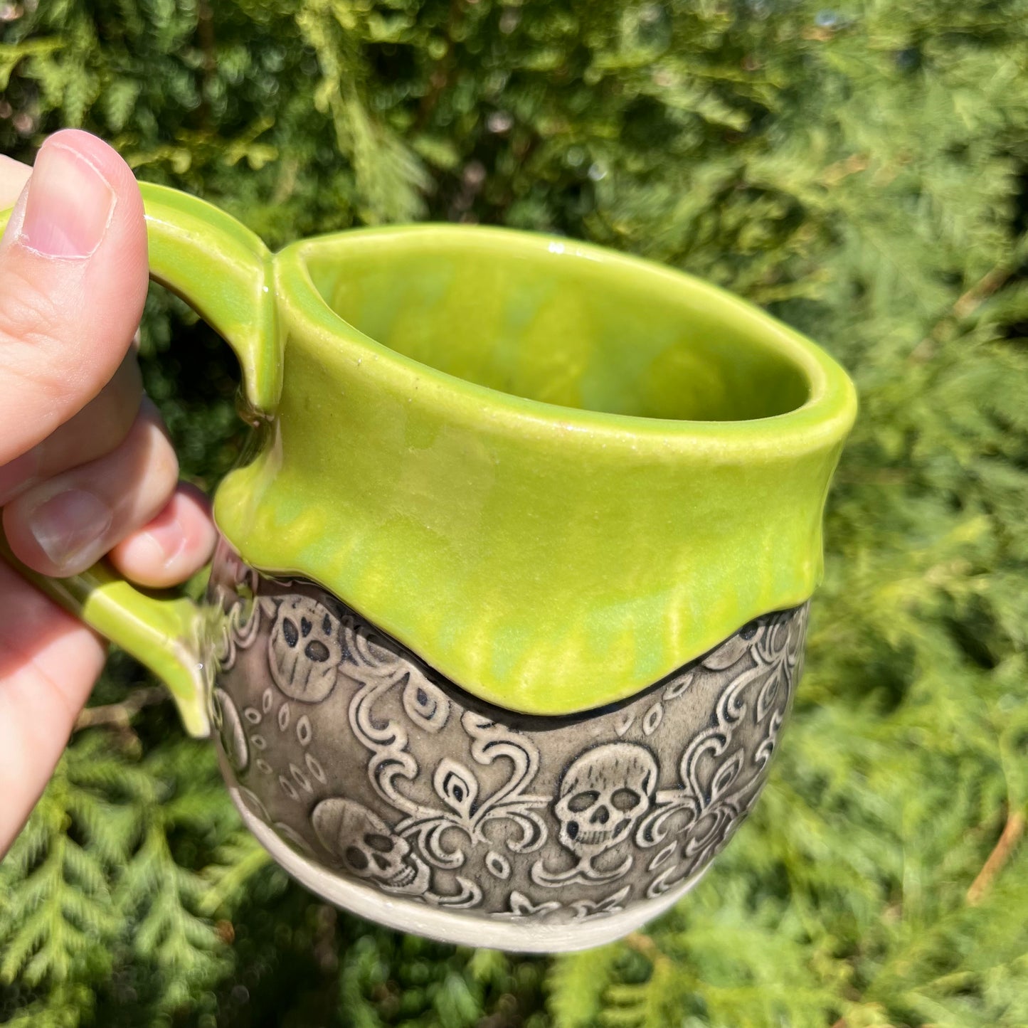 14 oz Ceramic Mug - Drippy Skulls