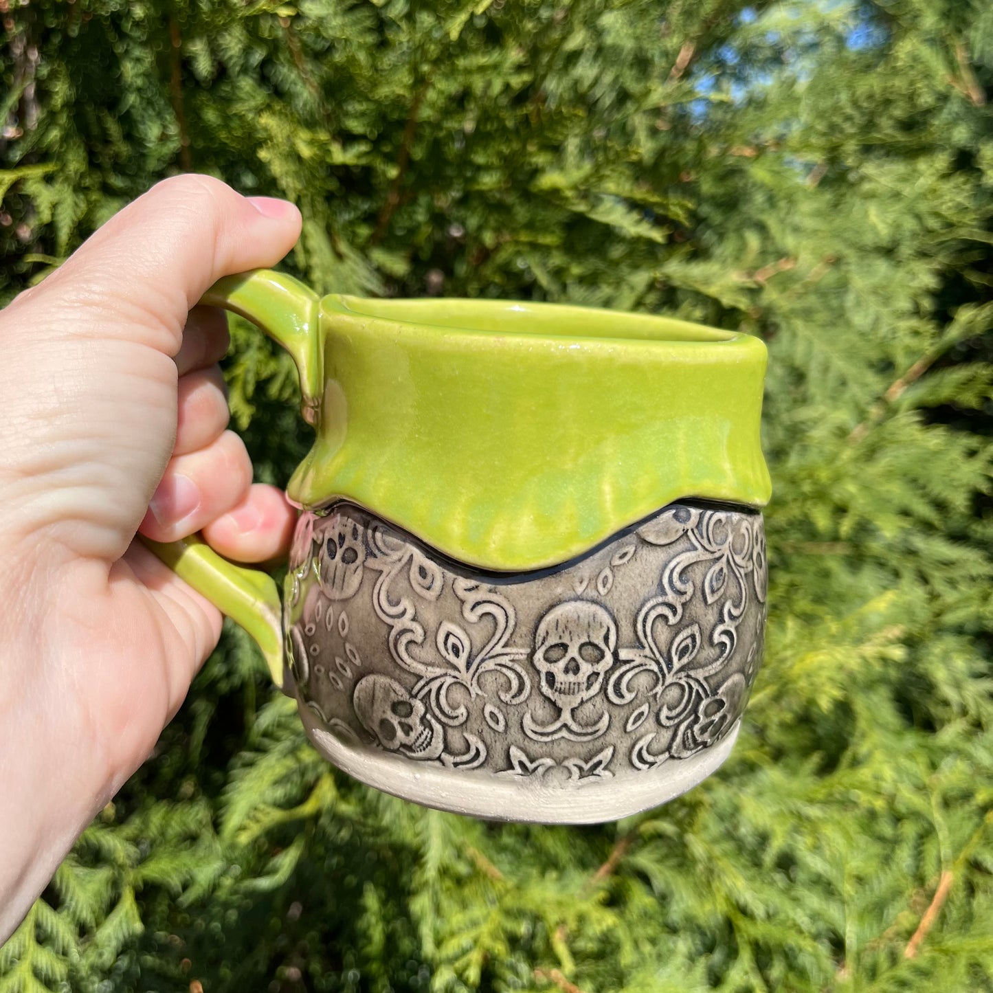 14 oz Ceramic Mug - Drippy Skulls
